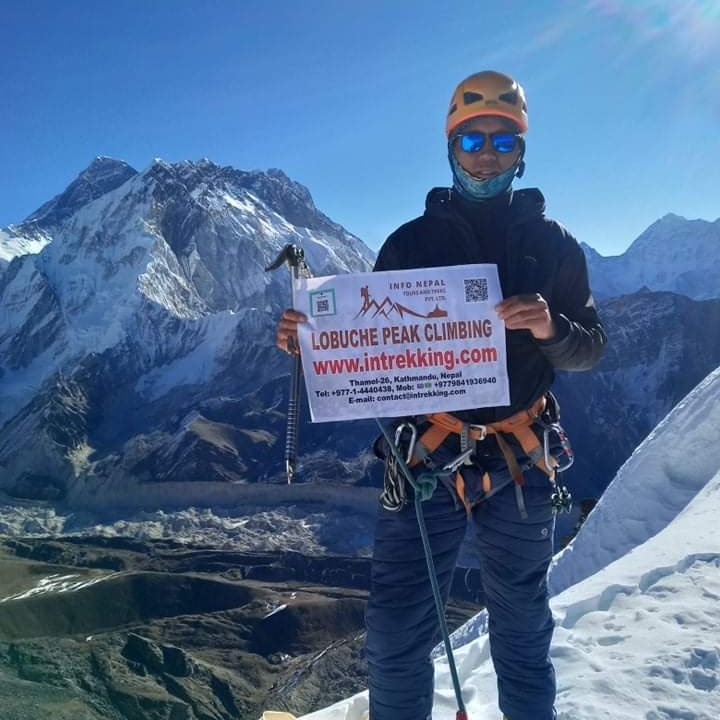 lobuche climbing by Raul