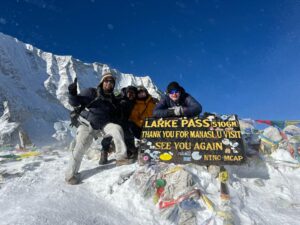 Trekkers posing on Larky la pass , surrounded by chortens 