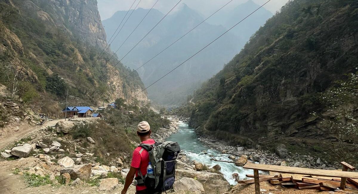 trekker from Jagat on the way to Lopka